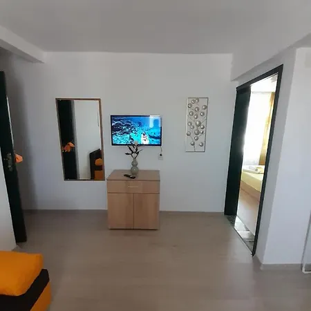 בית הארחה Amirov Garden - Free Parking & Free Area קרנבו