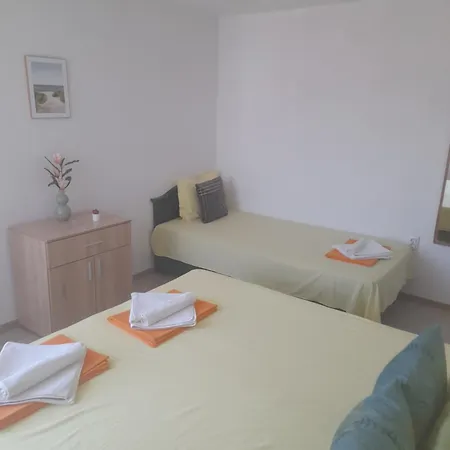 בית הארחה Amirov Garden - Free Parking & Free Area קרנבו