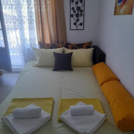 Amirov Garden - Free Parking & Free Area בית הארחה