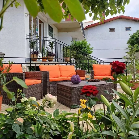 Pensiune Amirov Garden - Free Parking & Free Area 3*
