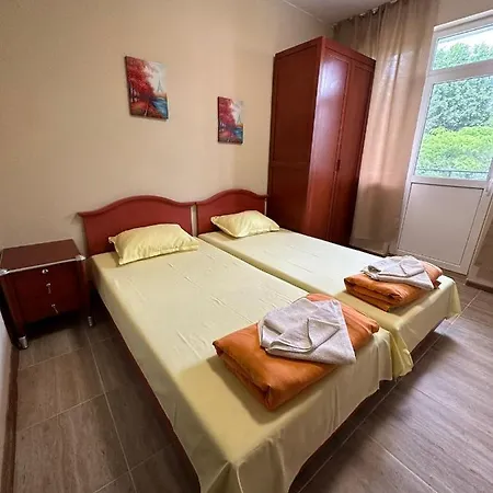 Konukevi Amirov Garden - Free Parking & Free Area Kranevo